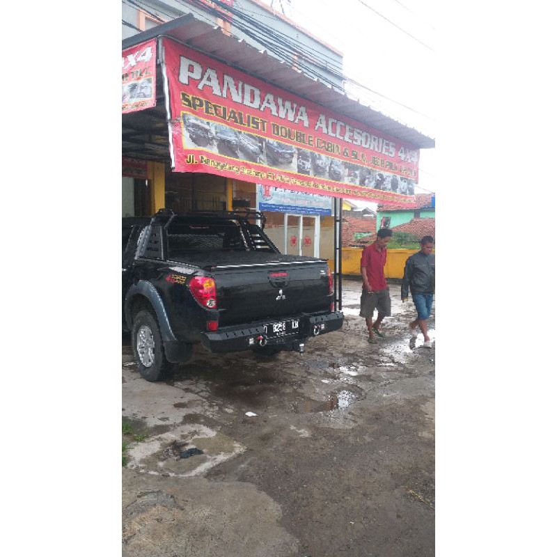 bumper belakang triton