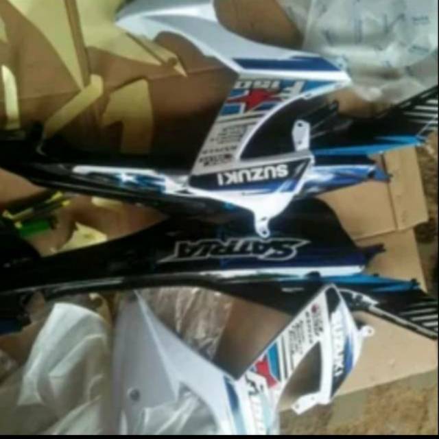 bodi dan sayap satria fu facelift warna hitam putih