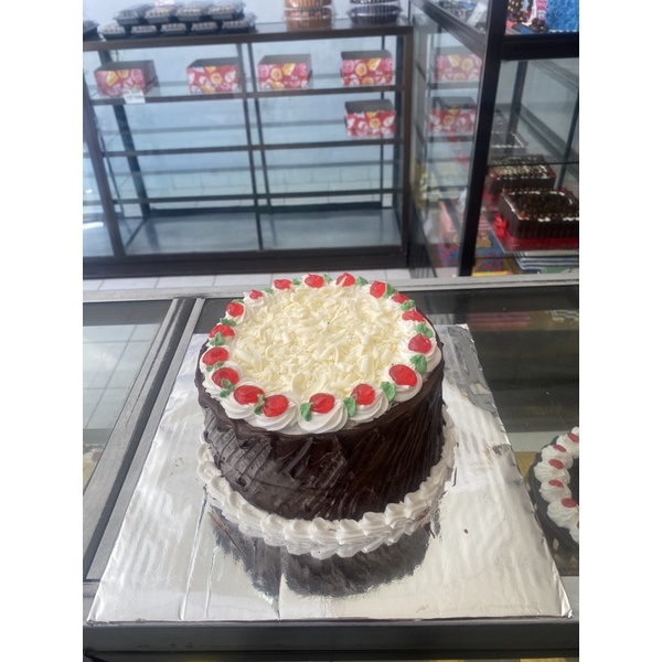 

KUE TART LAPIS SURABAYA UKURAN 18 CM MODEL 4