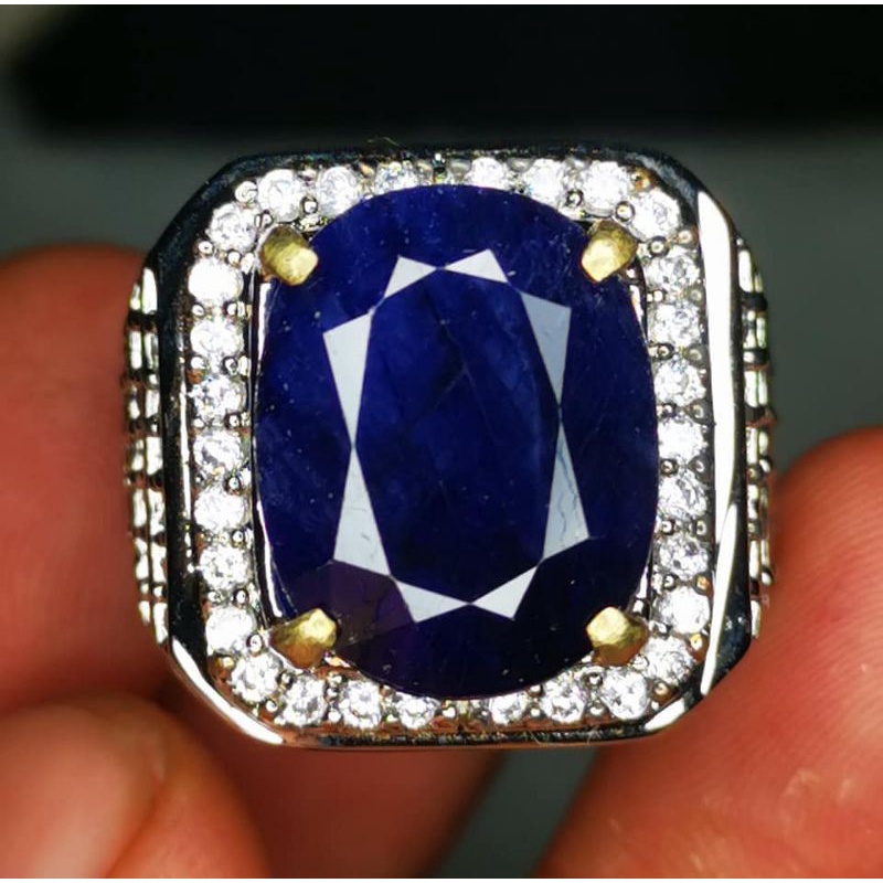 

Royal blue sapphire + memo