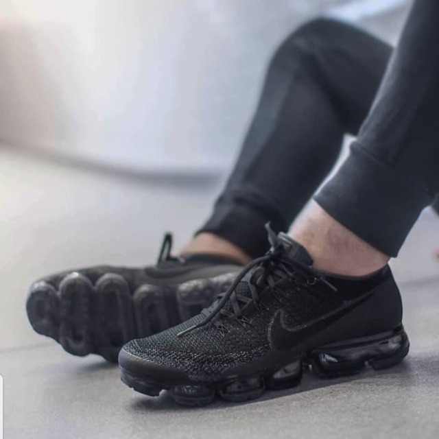 nike vapormax 1 triple black