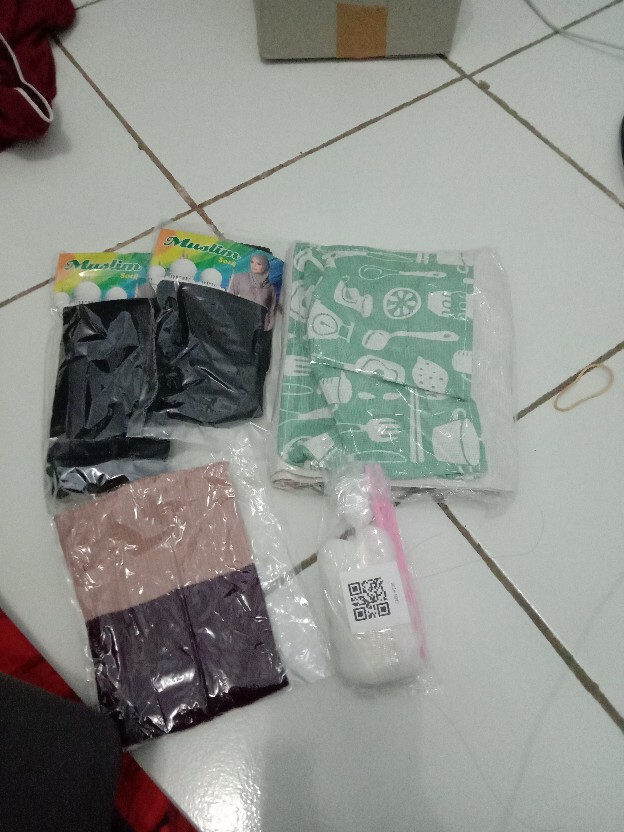 Pouch Gantung 3 Sekat Storage Bag Rak Dinding Tempat Aksesoris Kosmetik Buku