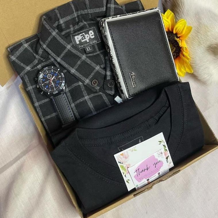 

[KODE PRODUK 096JL8137] [BISA COD] - PART I GIFT BOX COWOK KEMEJA FLANEL KOTAK, KADO ULTAH, ANNIVERSARY, KADO BUAT SAHABAT PASANGAN
