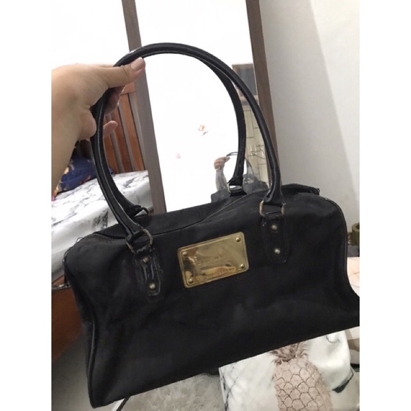 black hand bag