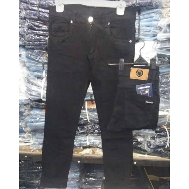 Skinny pants cowok .. warna hitam berbahan softjeans size s,m,l,xl