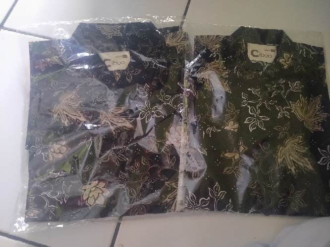 Set Batik Couple Ayah Anak Warna Hitam Motif Casual