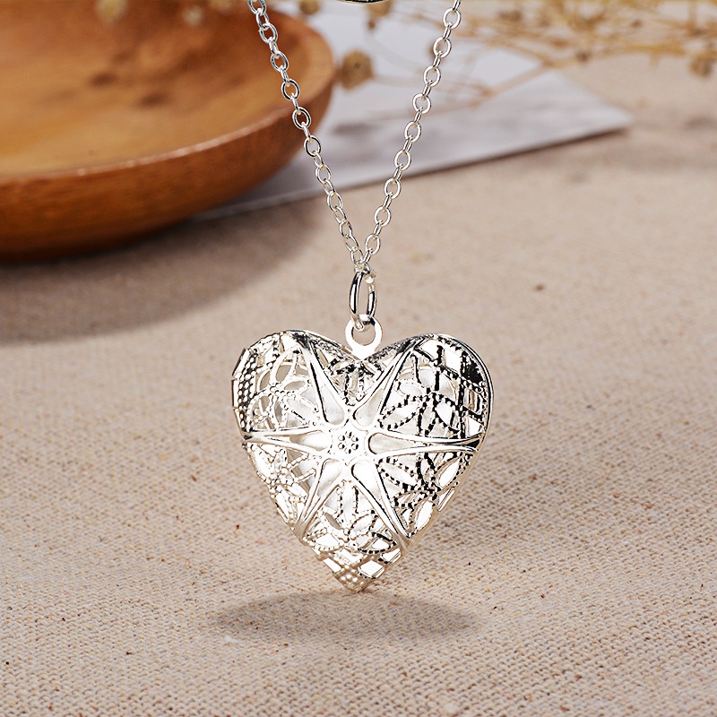 [Ready Stock]Fashion Silver Plated Heart-Shaped Hollow Pendant Simple Necklace