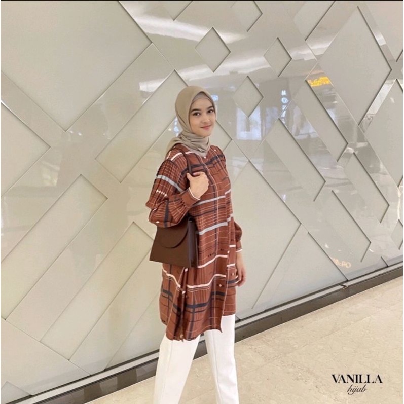 Jenna blouse vanilla hijab