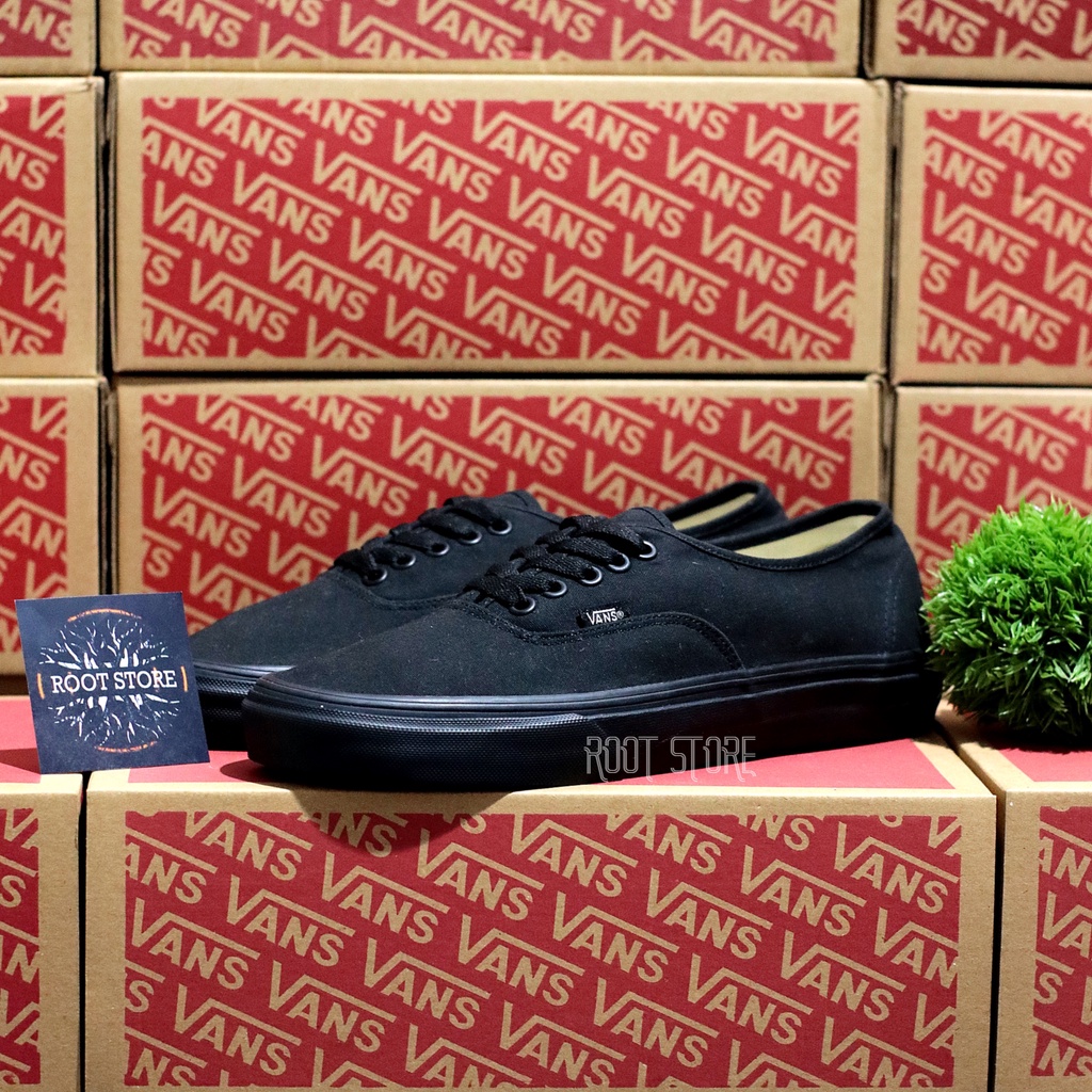 100% BNIB Sepatu Authentic All Black / Sneakers Authentic Full Black