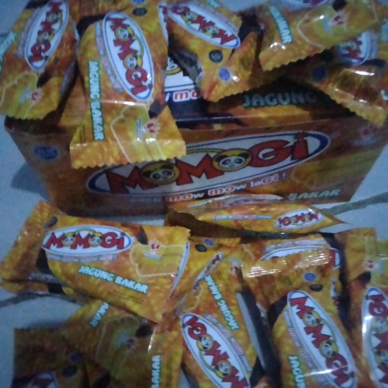 

Momogi Stick Snack Rasa Jagung Bakar 20 x 8 gr