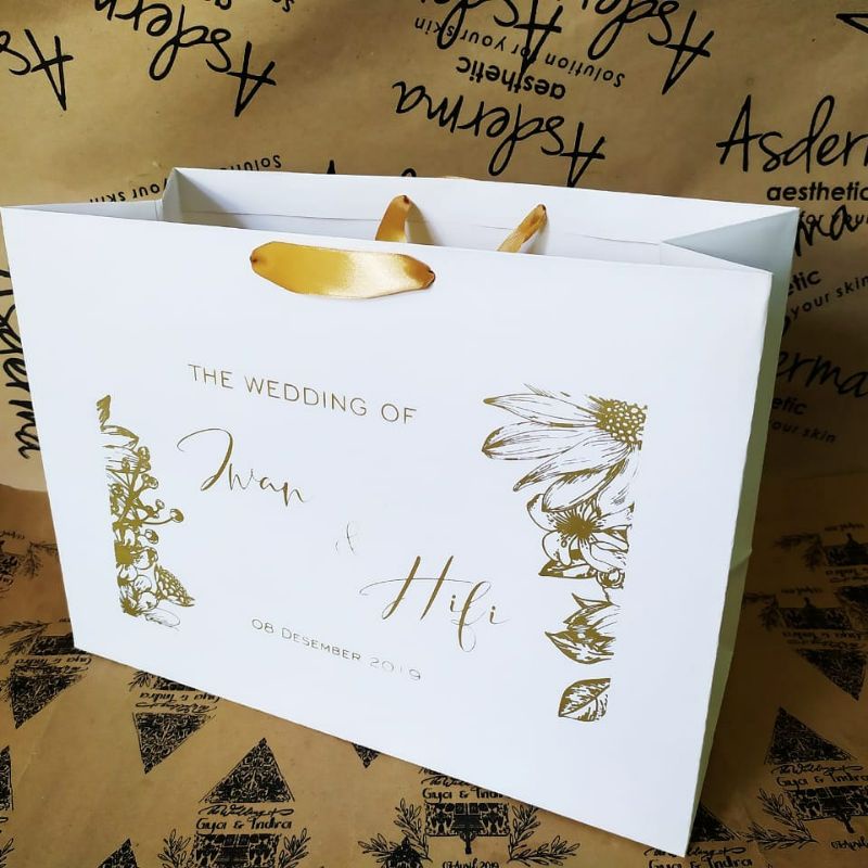 

PAPERBAG IVORY GLOSY, UKURAN CUSTOM