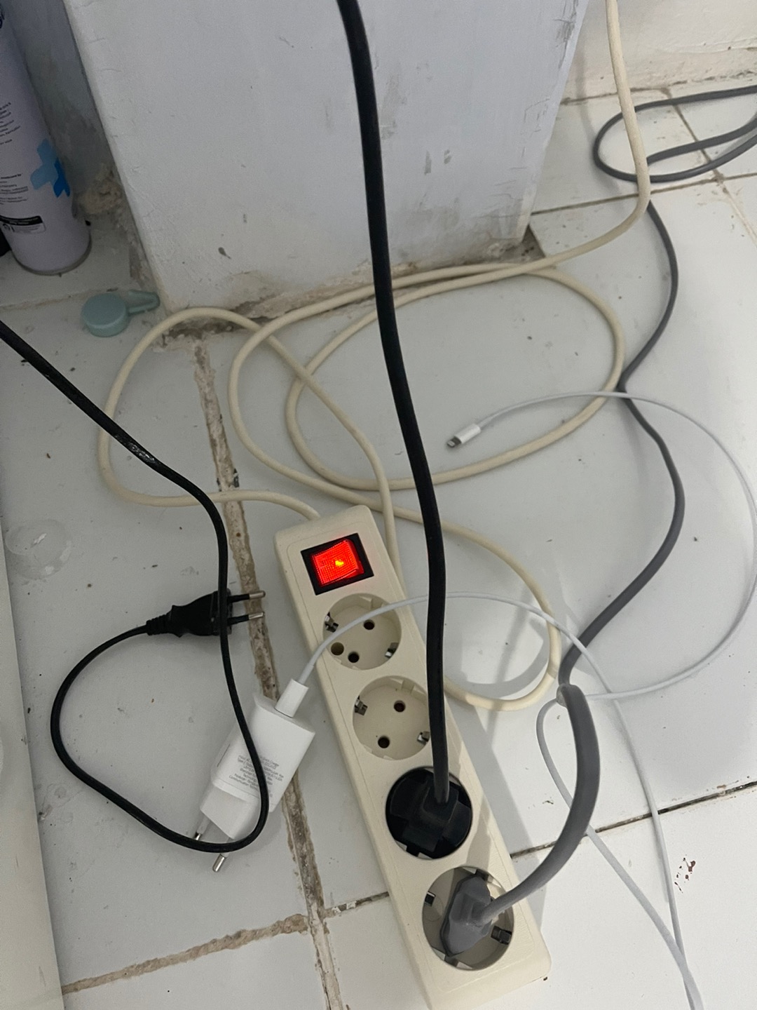 Stopkontak Terminal Kuningan Mikotek 4 Lubang 5 Mater K3048