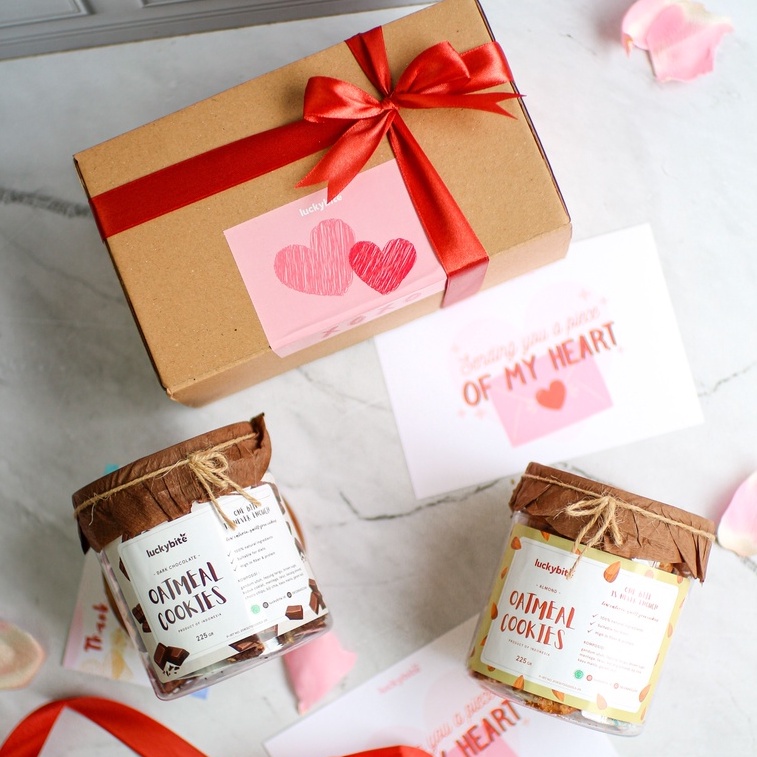 

Valentine Hampers / Hampers Valentine / Kado Valentine / Valentine's Gift - Oatmeal Cookies 2 Jar + FREE Greeting Card + Pita
