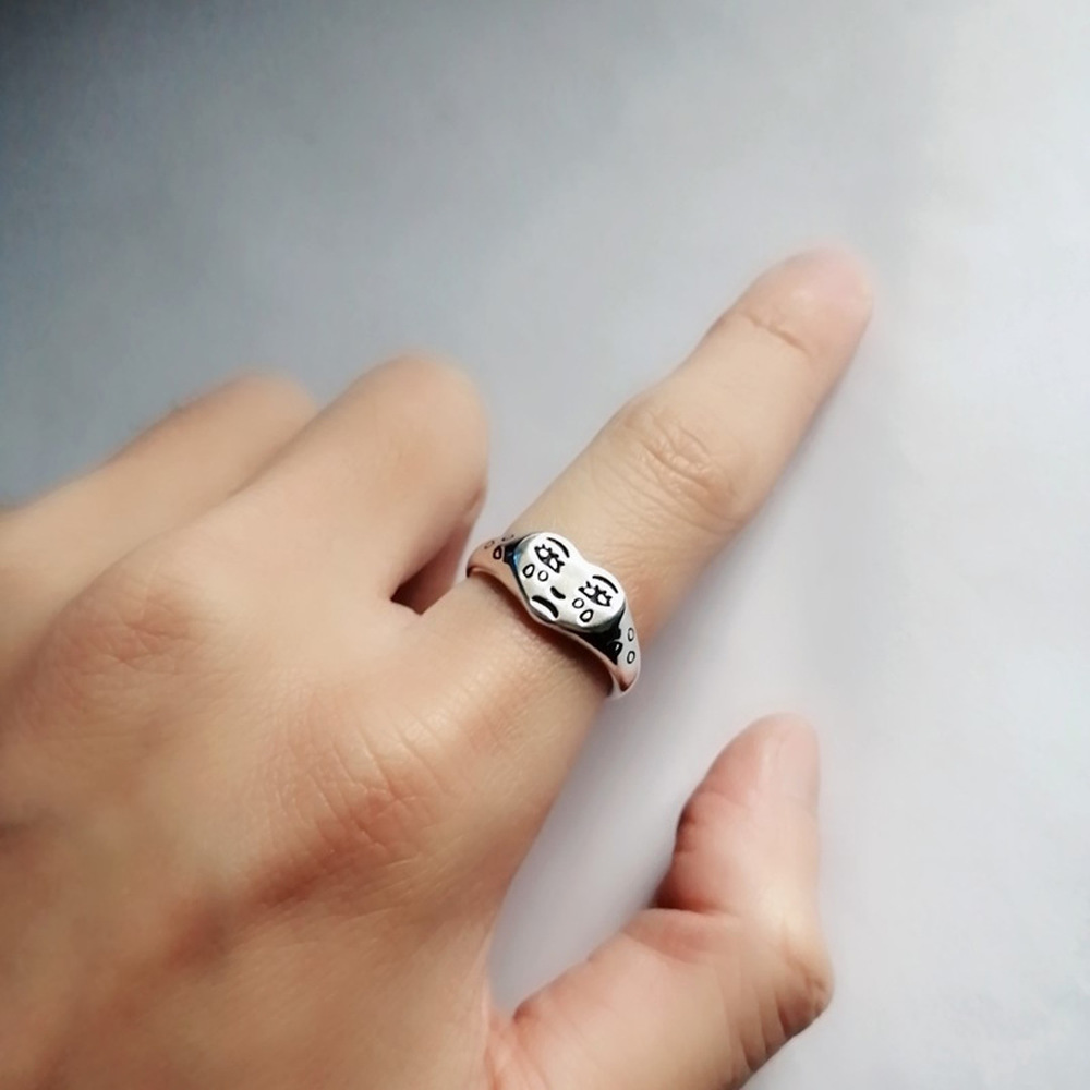 Cincin Model Terbuka Desain Emoji Wajah Menangis Gaya Retropunk Adjustable Untuk Wanita