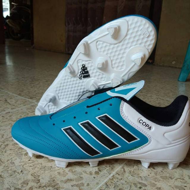 Sepatu bola adidas copa