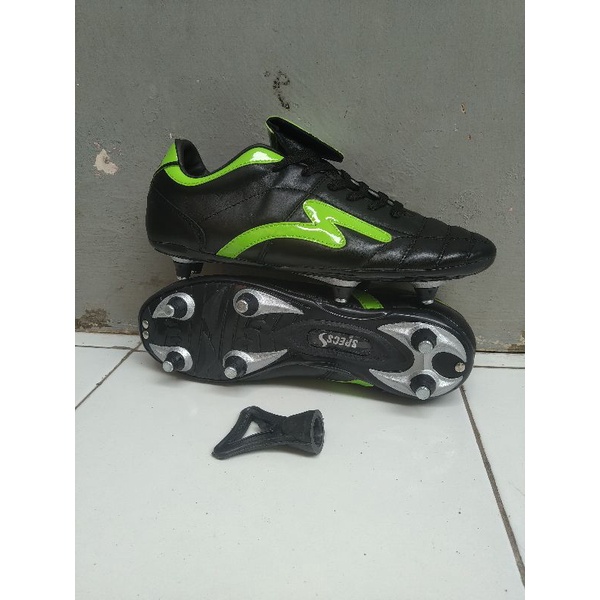 SepatuBolaPullBesiKulit