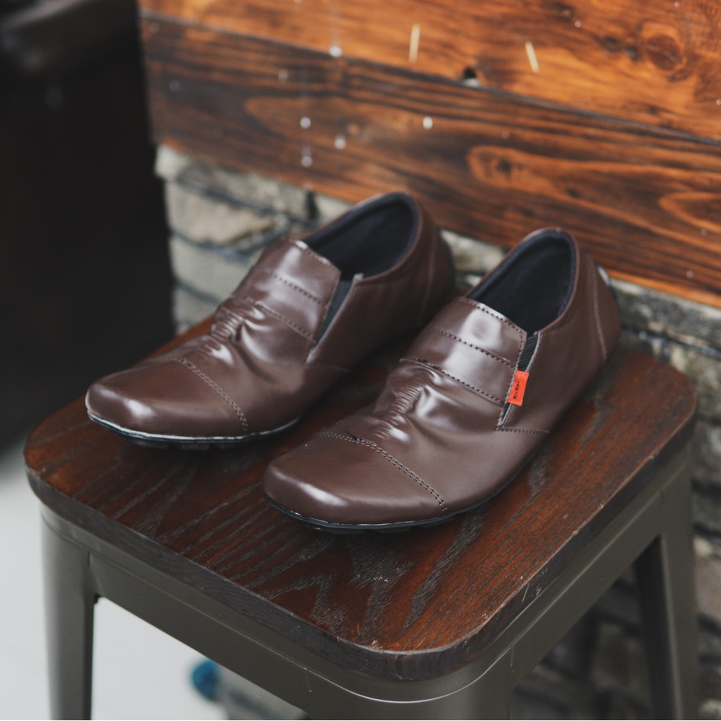 sepatu pria slop kickers wringkle coklat slip on murah