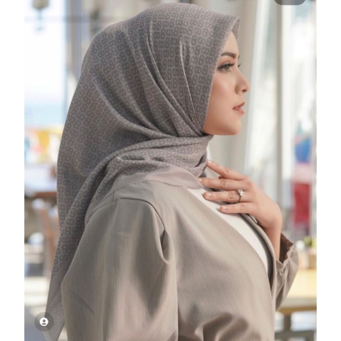 Buttonscarves Tapis Square Fossil