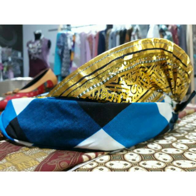 Ikat Kepala Bali Motif Kotak Biru Muda