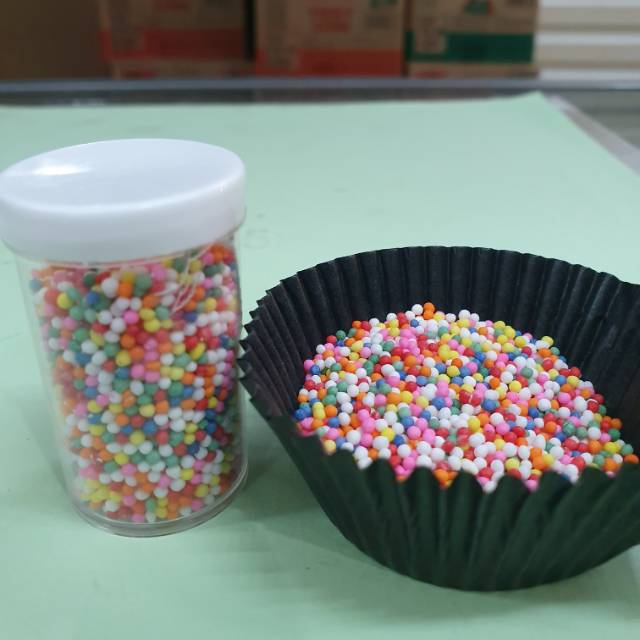 

1 botol ukuran 20 grams sprinkle warna warni untuk kue tart sama kue kering