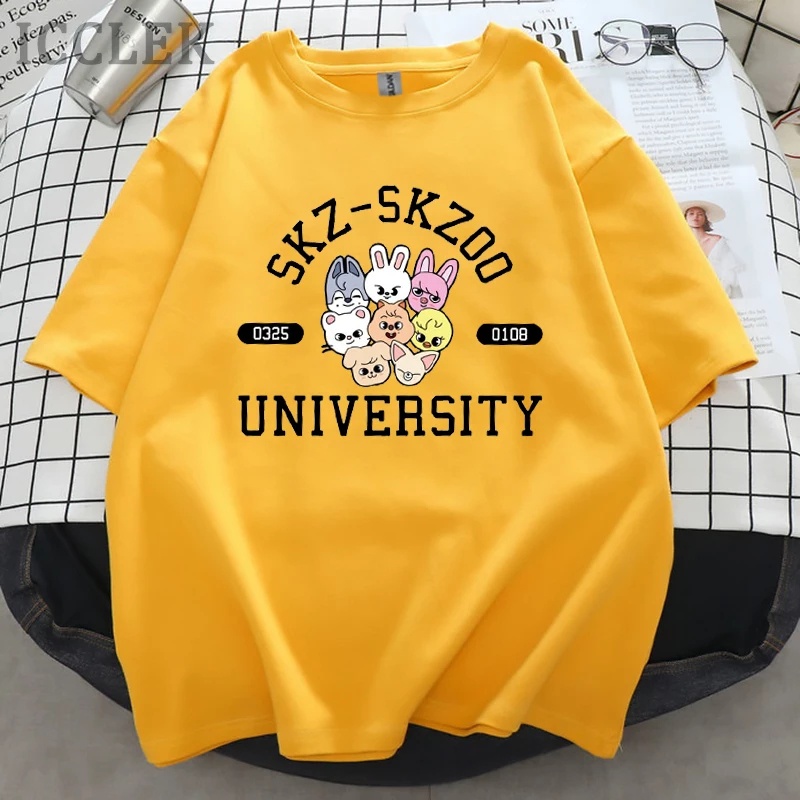 Kaos KPop Stray Kids Skz Skzoo University Oversize Kaos Stray Kids Lengan Pendek Distric Logo Unlock Lee Know Bang Chan Baju Stray Kids Lengan Panjang Oversize Murah T shirt Stray Kids Pria Ori T-shirt All Member Stray Kids Kpop Murah Wego Jumbo XXL