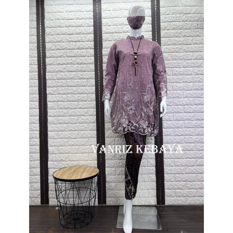 TUNIK BROKAT / KEBAYA TUNIK TILE / TUNIK TILE BELAH / KEBAYA TUNIK / KEBAYA MODREN / TUNIK KEBAYA / KEBAYA WISUDA