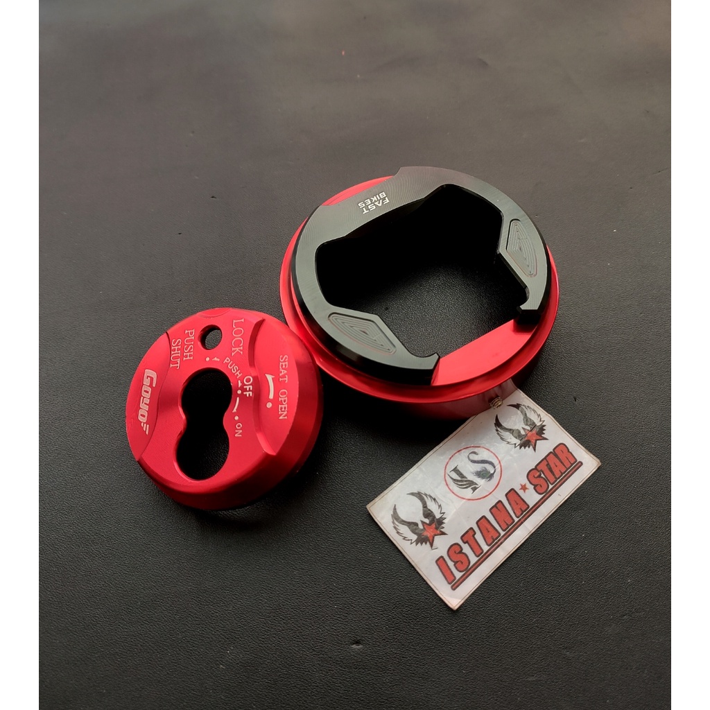 1 SET TANKPAD YAMAHA NMAX WARNA MERAH TULISAN MERAH TANK PAD YAMAHA NMAX 155+COVER KUNCI+COVER TANGKI+MUDFLAP