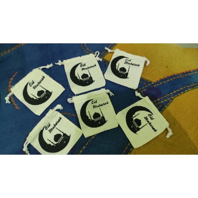 

amplop lebaran kain blacu serut(10 pcs)