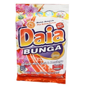DAIA DETERGENT BBK SENSASI EXTRAK BUNGA BAG 900GR