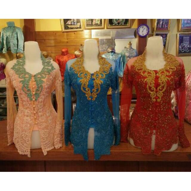 Kebaya kancing depan