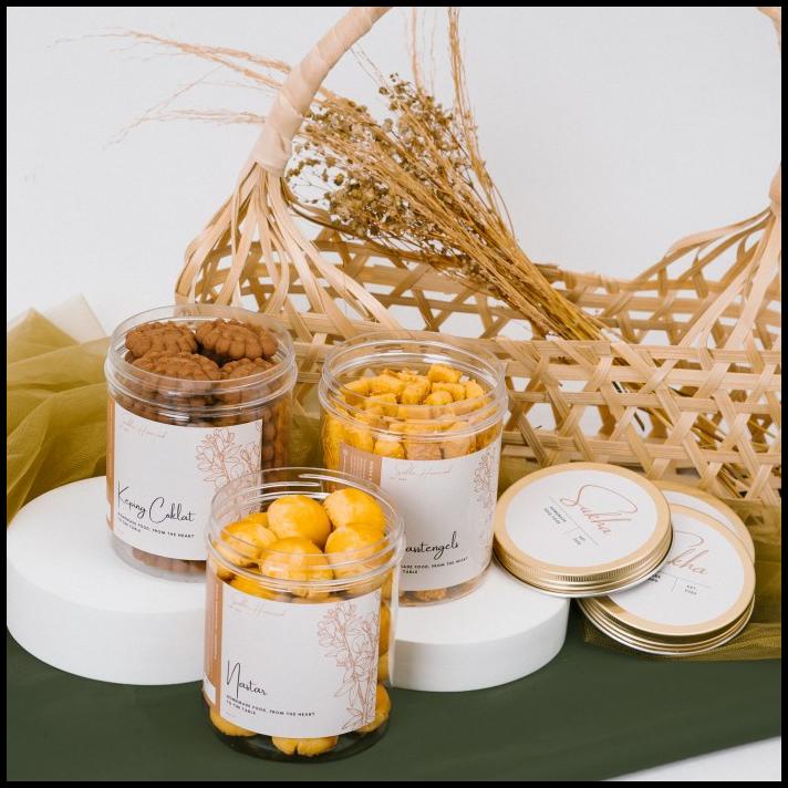 

Hampers Keranjang Kueh (Kaastengels, Nastar, Keping Coklat @500 ml)