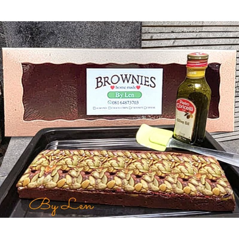 

Brownies Panggang Original Home Made uk 10 x 30 toping Pumpkin Seed