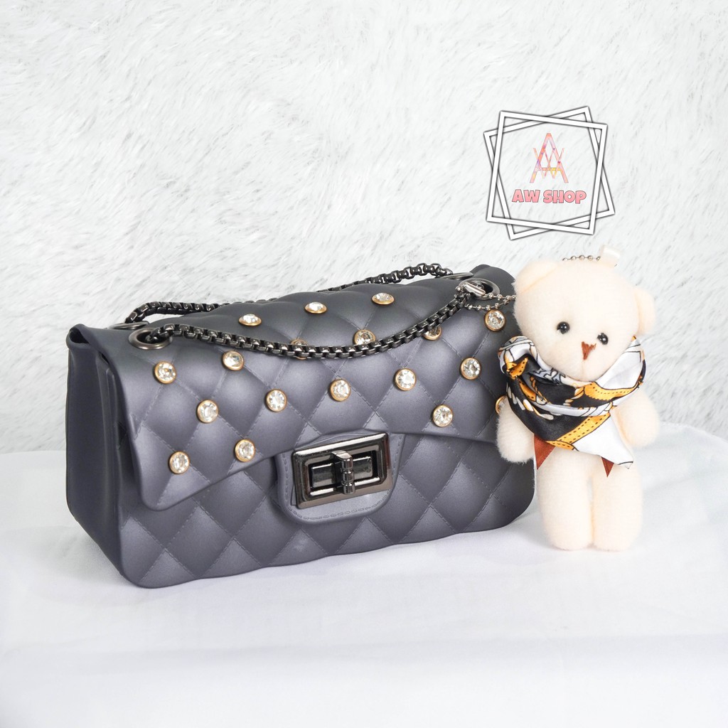 Tas Selempang Wanita Jelly Matte Diamond Kotak Size 18 Cm Rantai Hitam (Gratis Boneka &amp; Syal)