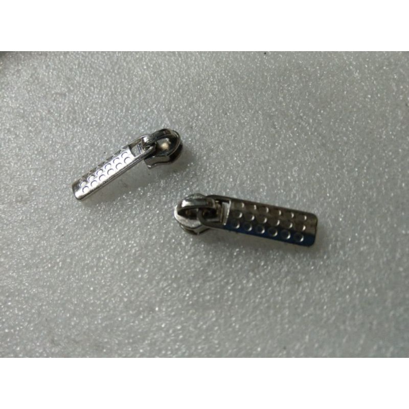 kepala resleting model biasa dan Terbalik no.8 untuk gigi coil plastik @100 pcs.