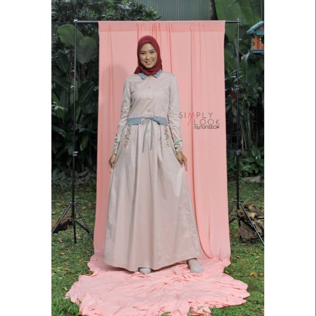 TUNEECA FELICITOUS PRESENT

Sku: SL-0220022 / Kategori: Gamis (Long Dress) / Release: AUTUM BLOSSOM