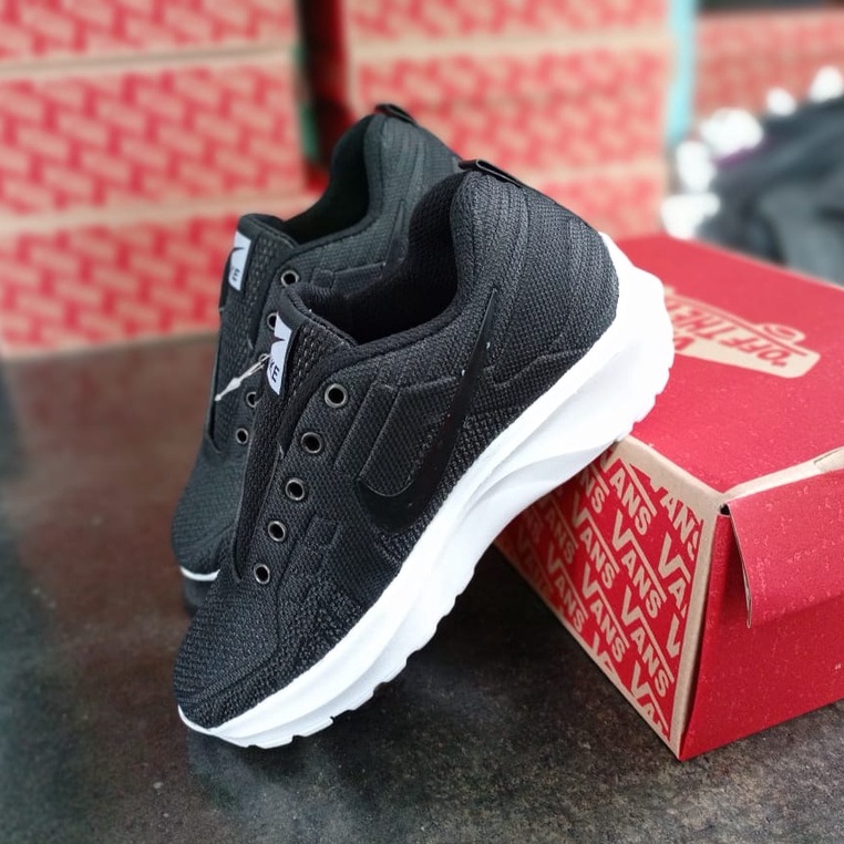 sepatu SEKOLAH hitam / sepatu sekolah  pria wanita / SNEAKERS cewek cowok / sepatu casual / sepatu olahraga / sepatu joging / sepatu senam terbaru