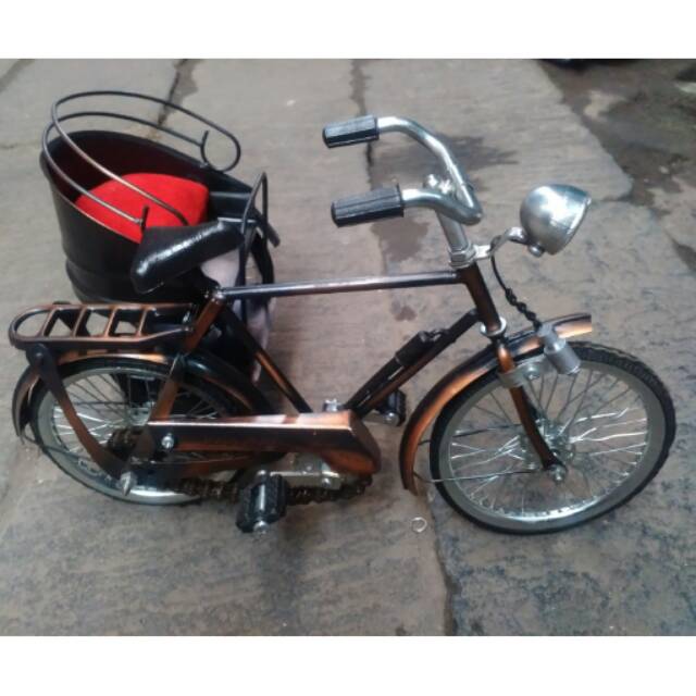 (BISA COD) PAJANGAN MINIATUR SEPEDA BECAK MEDAN BAHAN BESI 36x13x18 cm - DEKORASI RUMAH MURAH DEKORASI RUANGAN  uasli blitar