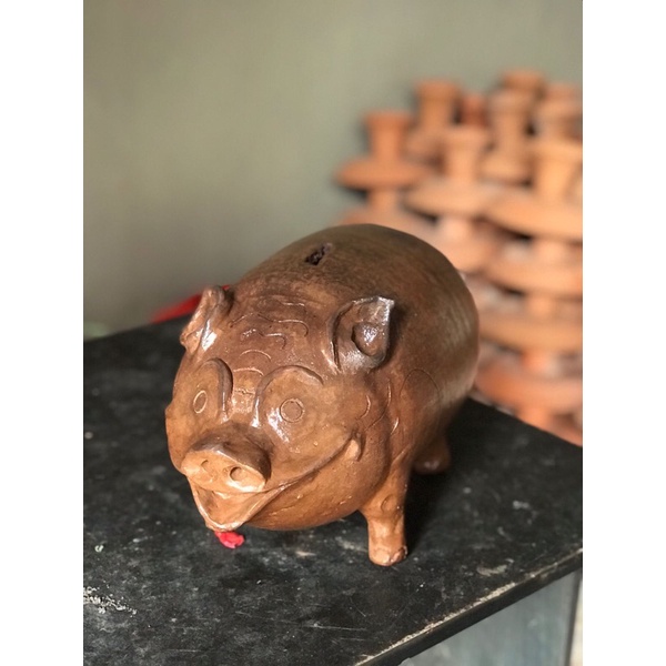 Celengan babi tanah liat