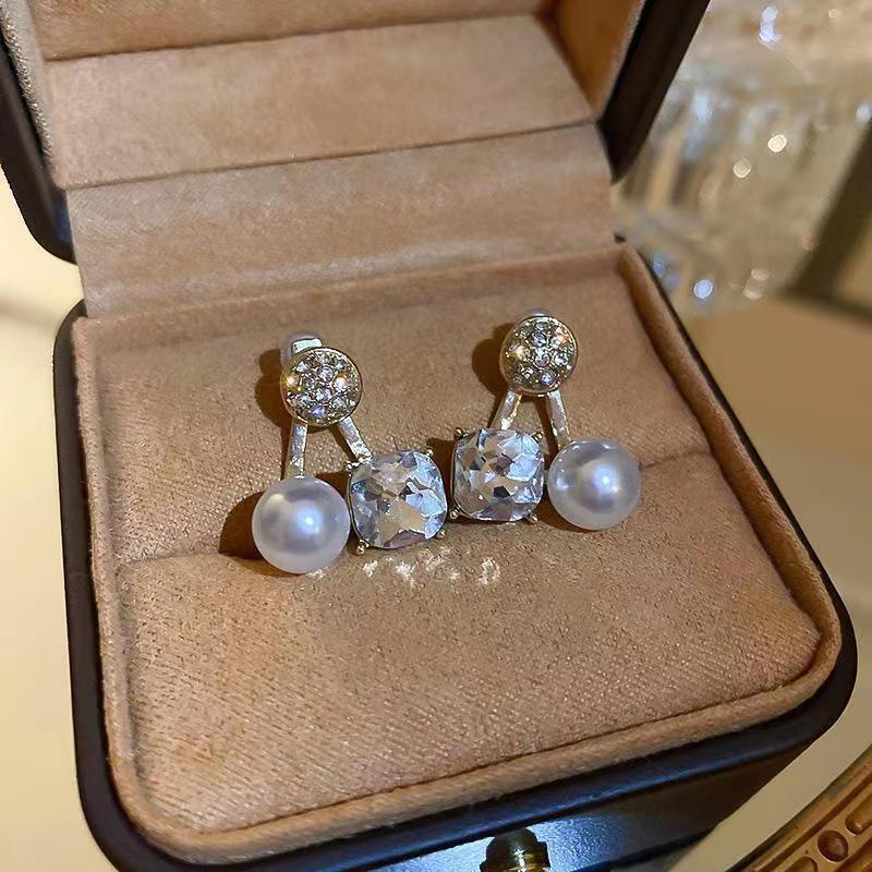 Anting Stud Bentuk Persegi Aksen Mutiara Bahan Zirkon Gaya Vintage Untuk Wanita