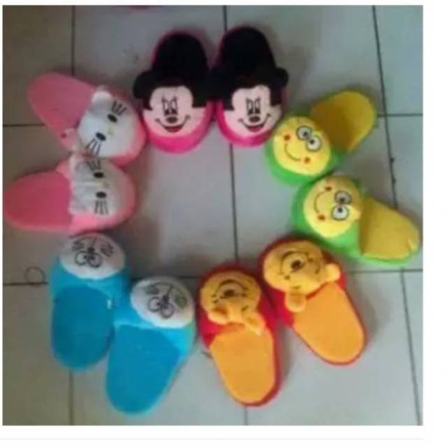 Sendal boneka dewasa