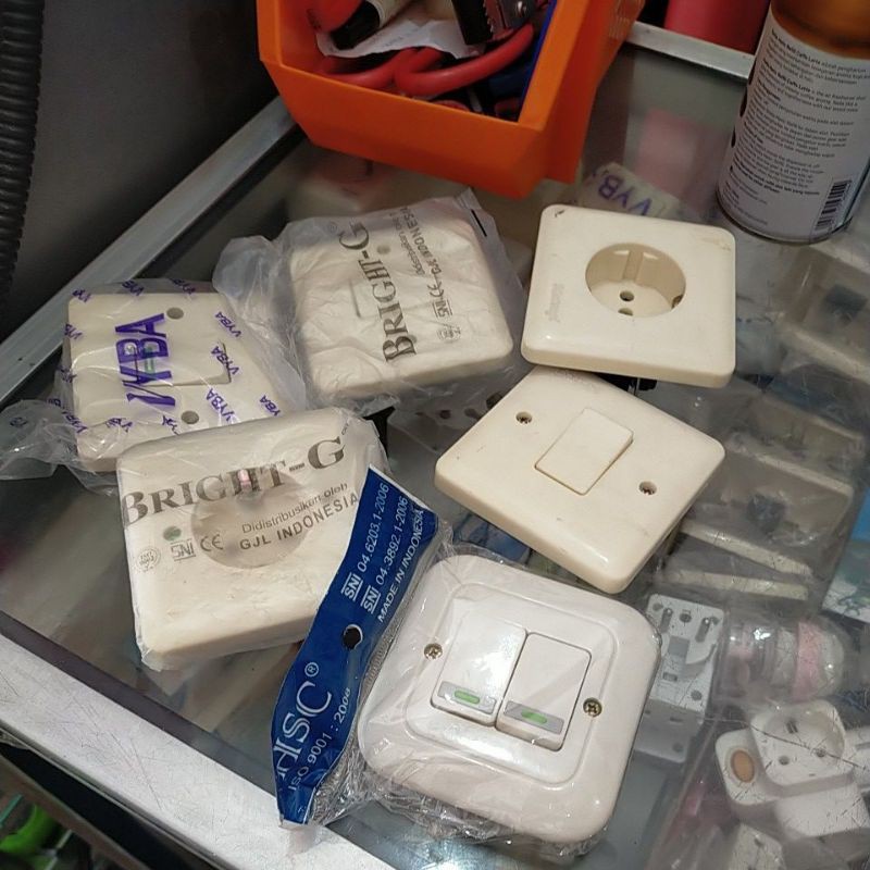 Skakelar tanam. saklar engkel. saklar dobel. saklar stopkontak. saklar listrik