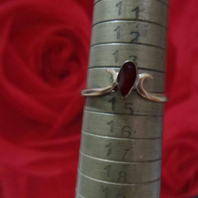 Cincin emas swasa batu merah