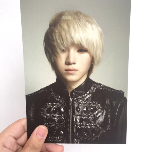 PC 17 CARAT WOOZI BLACK AND WHITE