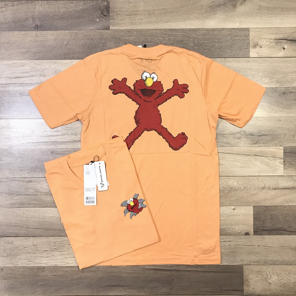 KAOS UNIQLO x KAWS (SUMMER UT GRAPHIC BLACK) - 100% COTTON - TERLARIS-ELMO KUNING SALEM