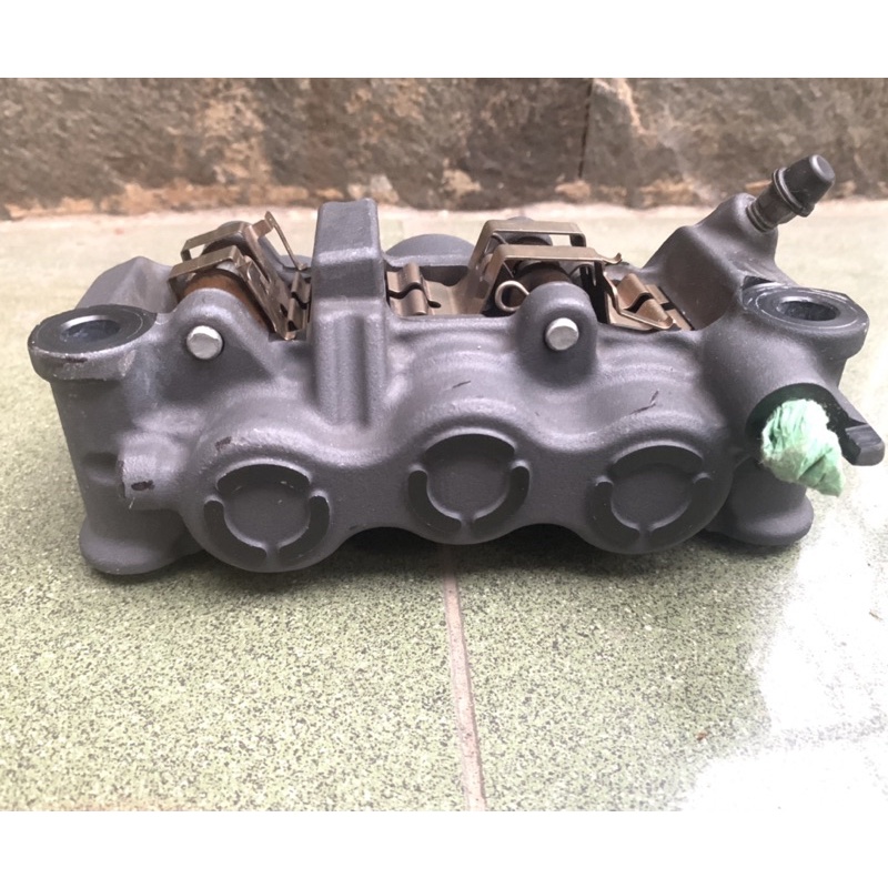 

kaliper Yamaha R1 monoblok sumitomo 6 Piston ( kiri + kanan )