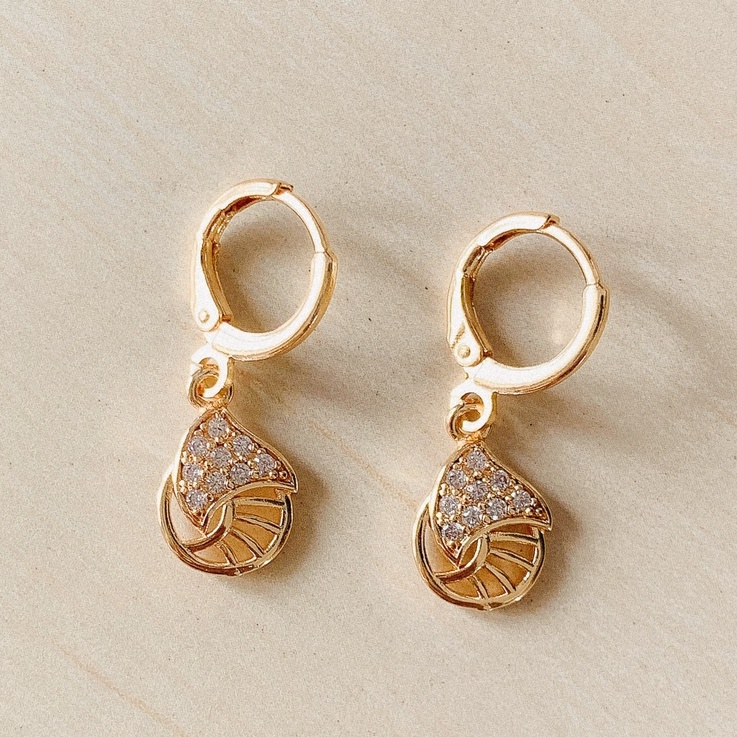 Anting / Giwang Wanita Ukiran Wayang Zirconia Gold