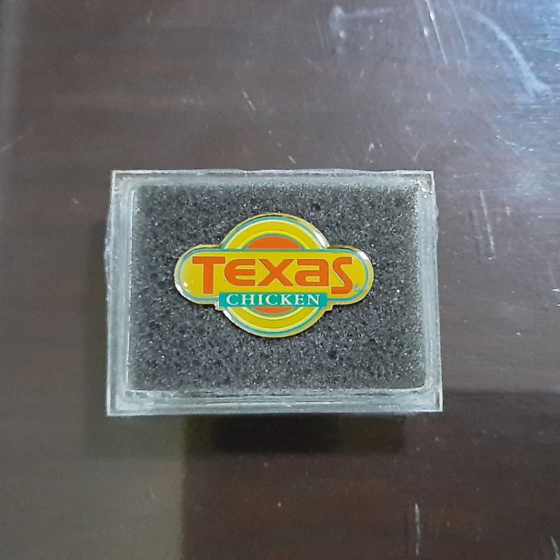 Pin Texas Fried Chicken lapis emas coating resin (import)