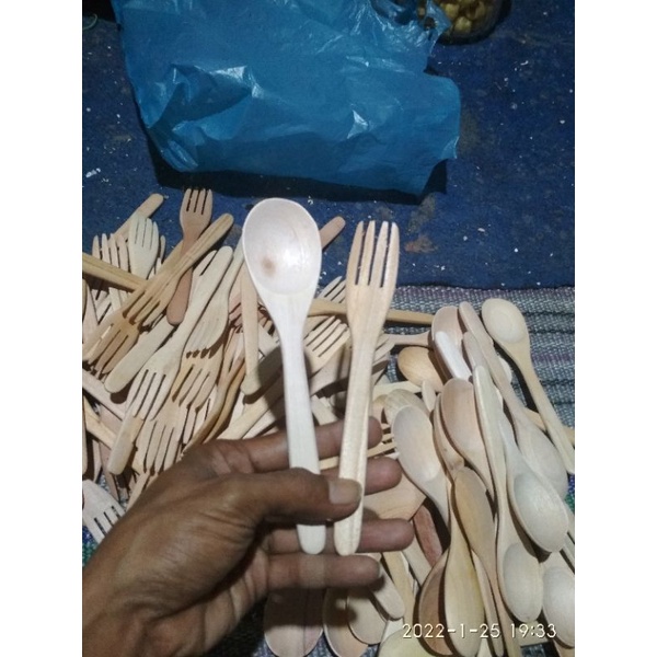 Souvenir sendok garpu kayu