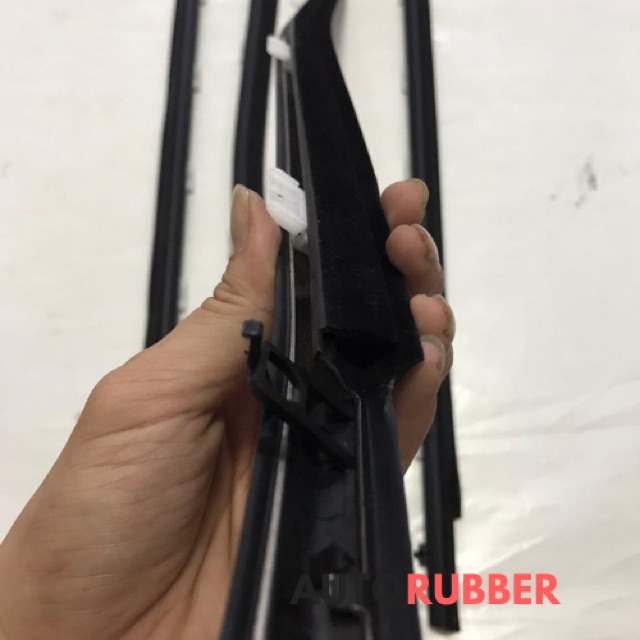 Karet Pelipit List Kaca Weather Strip Honda Mobilio BRV