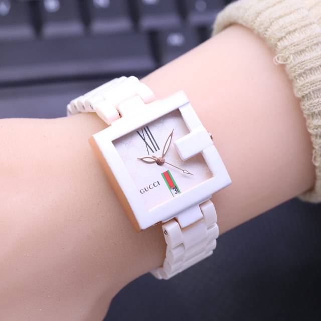 Jam tangan Guess semi keramik (mika) fashion wanita